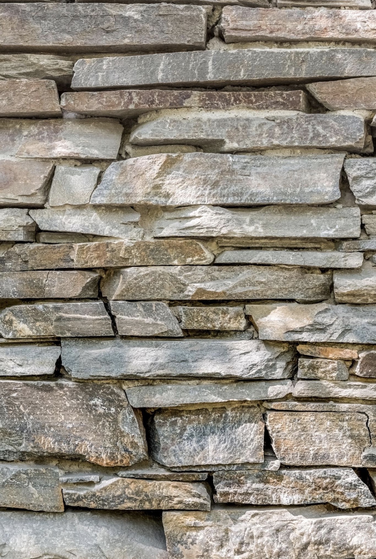 Hand-chiseled fieldstone retaining wall built in Weston MA by Castone Masonry
